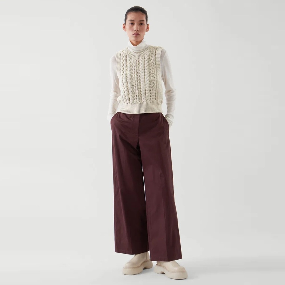 Wide-Leg High-Rise Pants in Deep Wine
